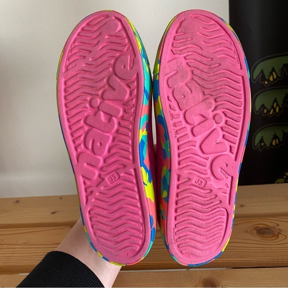 Native Shock Pink Marbled Jefferson Waterproof Shoes 3 - Picture 12 of 13